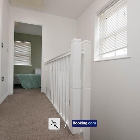 Cozy House By Ar Properties Short Lets & Serviced Accommodation Колчестер Экстерьер фото