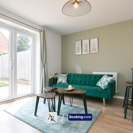 Cozy House By Ar Properties Short Lets & Serviced Accommodation Колчестер Экстерьер фото