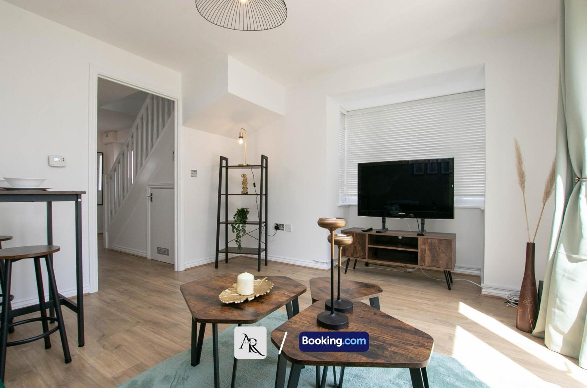 Cozy House By Ar Properties Short Lets & Serviced Accommodation Колчестер Экстерьер фото