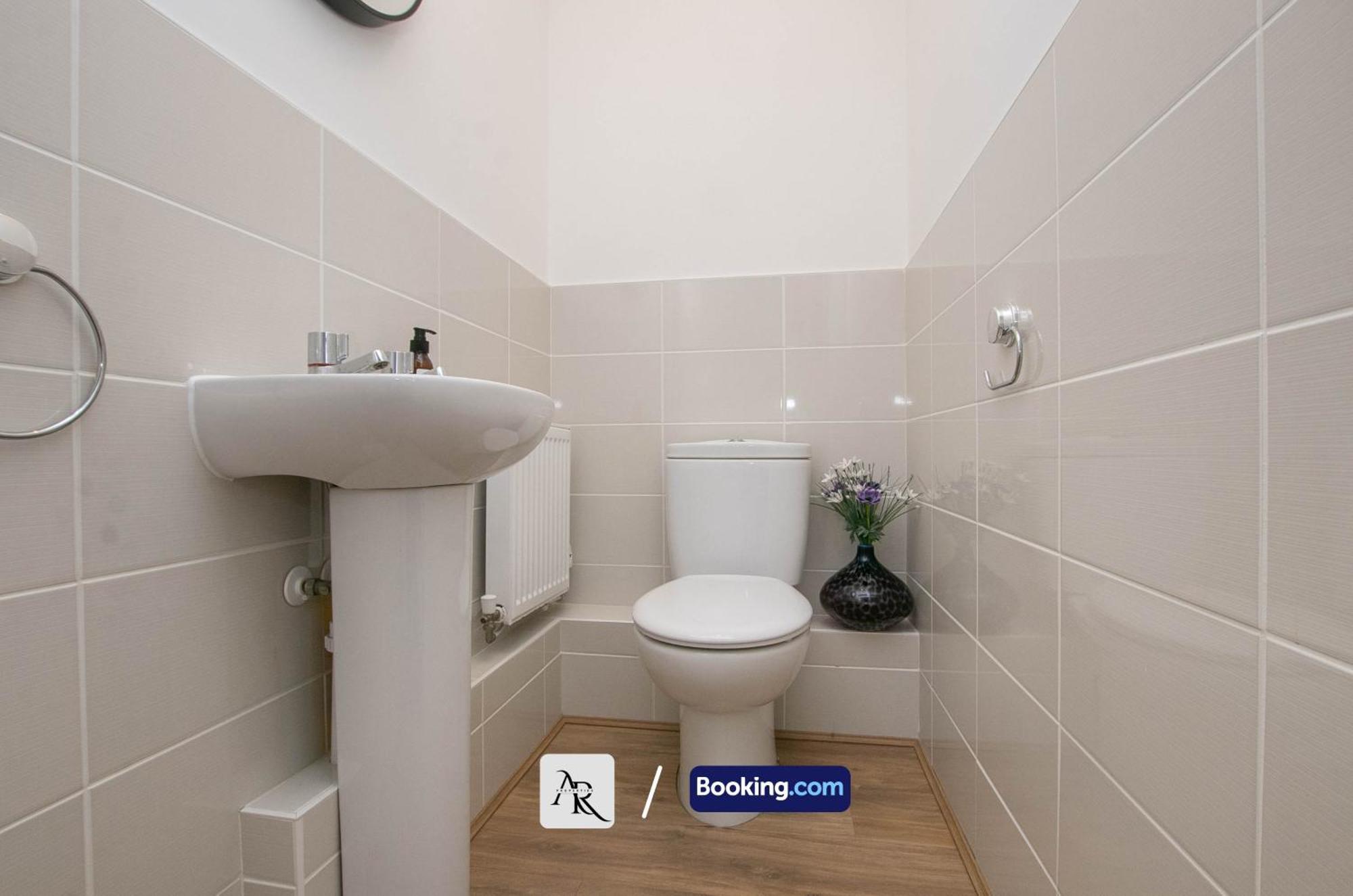 Cozy House By Ar Properties Short Lets & Serviced Accommodation Колчестер Экстерьер фото
