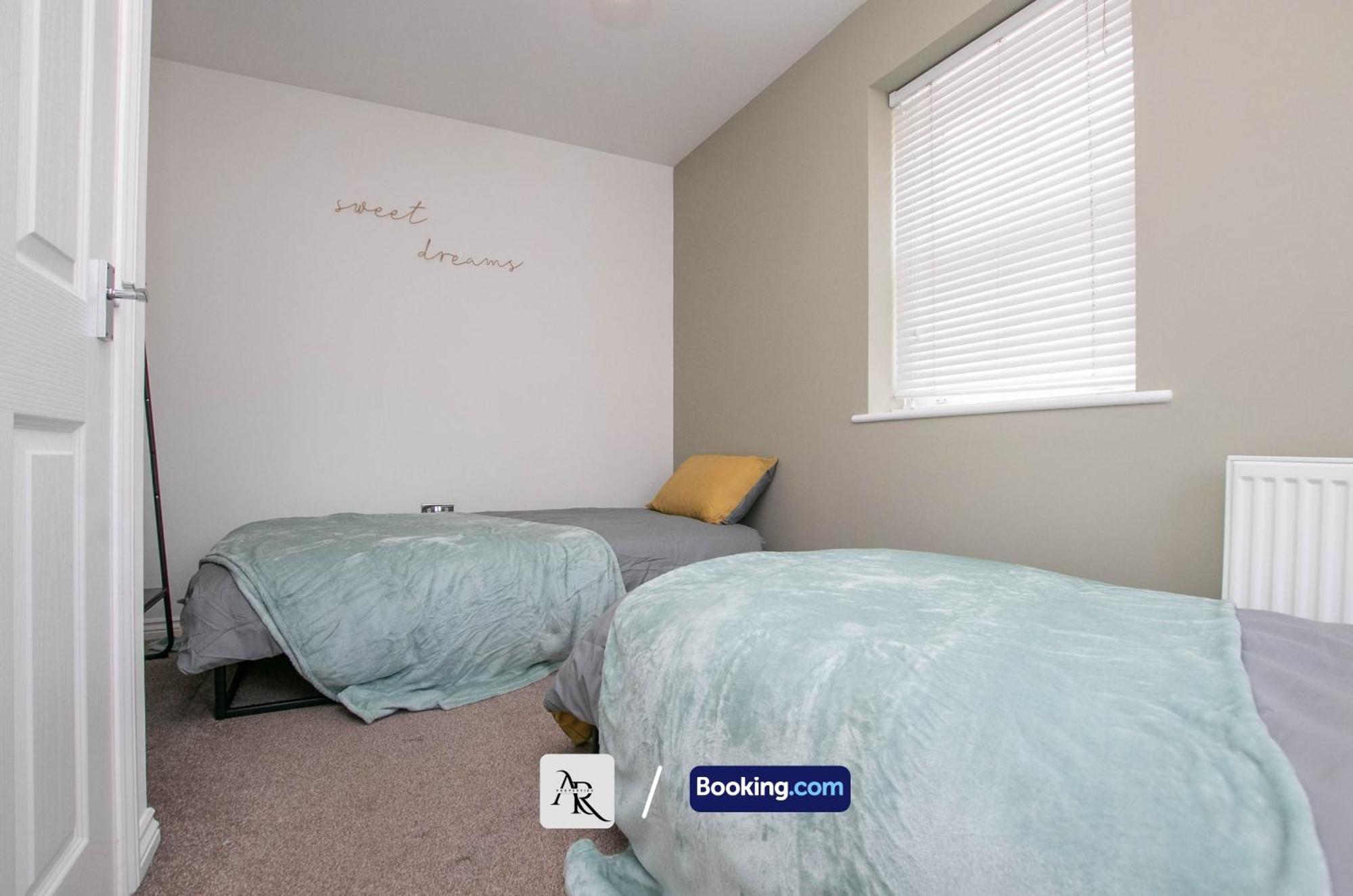 Cozy House By Ar Properties Short Lets & Serviced Accommodation Колчестер Экстерьер фото