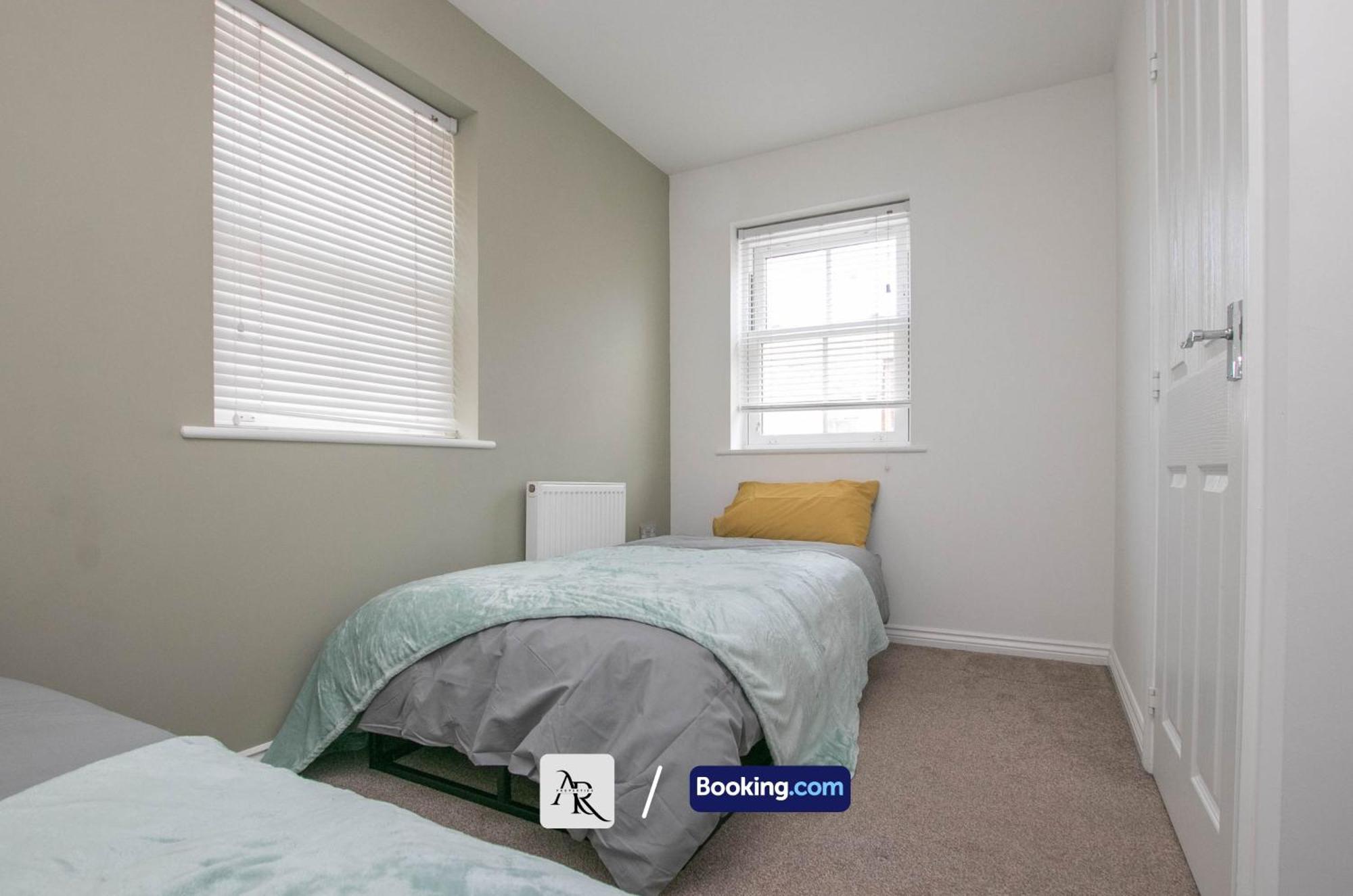Cozy House By Ar Properties Short Lets & Serviced Accommodation Колчестер Экстерьер фото