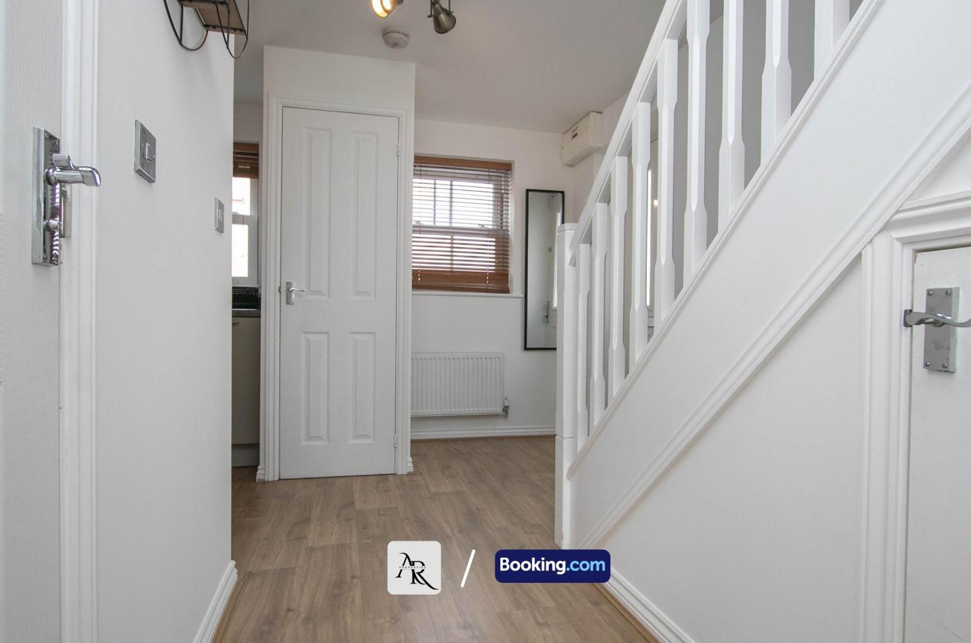 Cozy House By Ar Properties Short Lets & Serviced Accommodation Колчестер Экстерьер фото