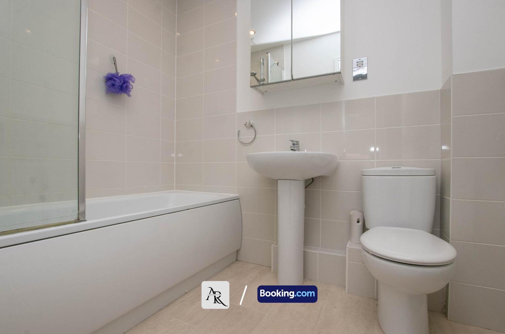 Cozy House By Ar Properties Short Lets & Serviced Accommodation Колчестер Экстерьер фото